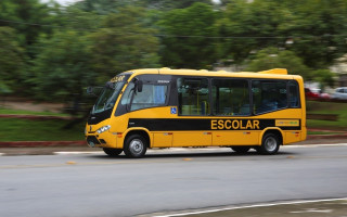 Dos 345 ônibus, 296 têm capacidade de transportar 29 estudantes sentados 
