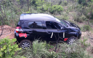 Veículo estava abandonado em uma estrada vicinal perto de Araguatins.