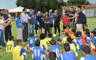Em contato com as crianças, o ex-jogador falou sobre sua trajetória profissional.