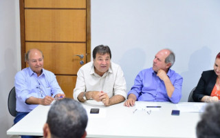 Lázaro Botelho e César Halum em reunião no gabinete de Dimas em Araguaína. 