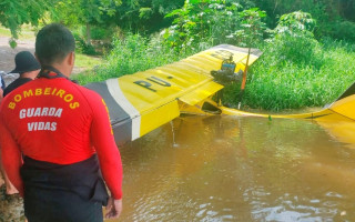 Bombeiros resgataram aeronave em menos de duas horas no lago, em Porto Nacional.