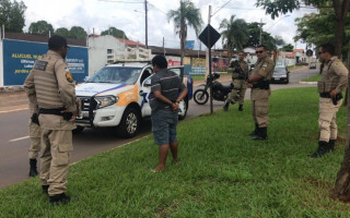 Suspeito foi localizado na Avenida Filadélfia.