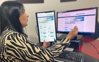 Presidente da Jucetins, Thaís Coelho, mostra que o registro automático pode ser feito online.