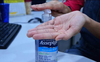 Vendas de álcool gel, luvas e máscaras passam a ser limitadas.