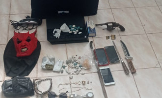 Arma de fogo, drogas, dinheiros e demais itens forma recuperados pela Polícia Civil em Taguatinga