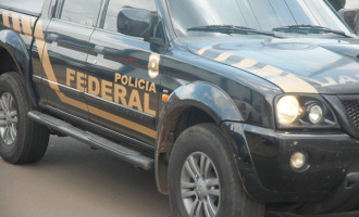 Viatura na sede da PF 