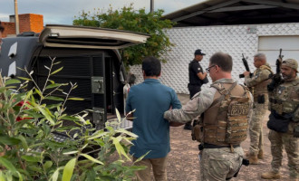 Equipes cumprem mandados de prisão durante a Operação Sinal Vermelho