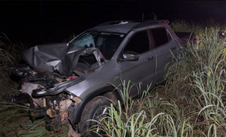 Picape Fiat Toro ficou destruída na frente após colisão