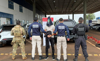 Suspeito foi entregue na fronteira do Brasil com Paraguai 