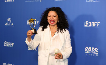 Cineasta Eva Pereira é premiada em Los Angeles pelo filme O Barulho da Noite.