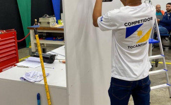 Aluno do SENAI Tocantins demonstra habilidade técnica durante prova prática da etapa estadual da WorldSkills, competição que revela os melhores talentos da educação profissional no Estado.