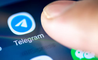 O formato de canais e grupos de notícias ganhou força justamente por unir agilidade, privacidade e liberdade editorial. 