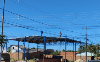 Trabalhadores em serviços próximos à rede elétrica devem seguir rigorosamente as normas de segurança 