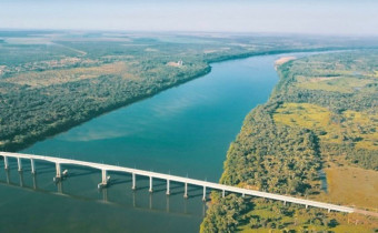 Ponte sobre o Rio Tocantins liga os municípios de Pedro Afonso e Tupirama.