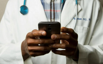 Outra novidade da nova medida provisória é que a avaliação do Enamed será, obrigatoriamente, aplicada no fim do 4º ano do curso de medicina.