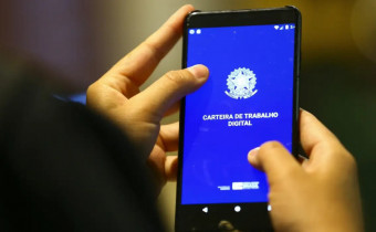 Taxa de desemprego no Brasil cai para 5,4%, a menor da série histórica do IBGE.