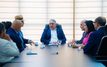 Governador Laurez Moreira recebeu o presidente do Tribunal de Contas do Tocantins, conselheiro Alberto Sevilha, juntamente com o procurador-geral de Contas, Oziel Pereira dos Santos, para a entrega oficial da lista tríplice destinada à escolha do novo Pro