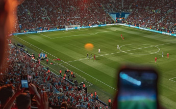 Futebol se tornou um fenômeno mundial, impulsionado por mídia, tecnologia e circulação global de jogadores.