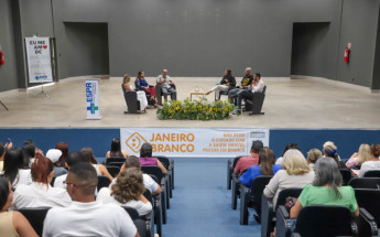 O evento, realizado no Espaço Cultural de Araguaína, foi direcionado aos servidores do Município e de cidades vizinhas, trazendo orientações sobre estratégias de combate às doenças mentais no ambiente de trabalho