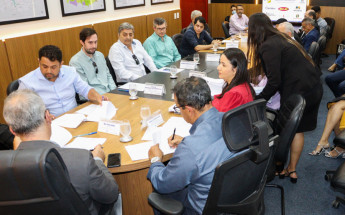 Colegiado e representantes das empresas beneficiadas formalizam incentivos fiscais aprovados pelo CDE;