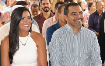 Primeira-dama do Tocantins, Karynne Sotero, durante culto em ação de graças pelo seu aniversário, realizado em sua residência, em Palmas, com a presença de familiares, amigos e autoridades.