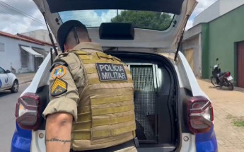 Polícia Militar prende suspeito de sequestro e apreende armas durante ocorrência em Araguaína.