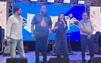 Senadora Dorinha Seabra durante a Festa do Jornalista, em Palmas, ao lado de profissionais da comunicação e autoridades