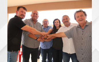 Senadora Professora Dorinha durante visita a Campos Lindos, acompanhada do senador Eduardo Gomes e do prefeito Romeu Kalugin 