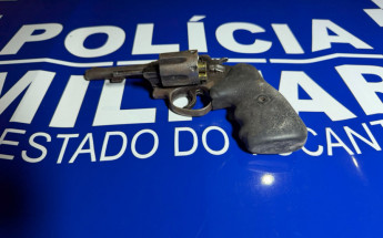 Arma de fogo foi apreendida pela Polícia Militar durante a prisão do suspeito em Araguaína.