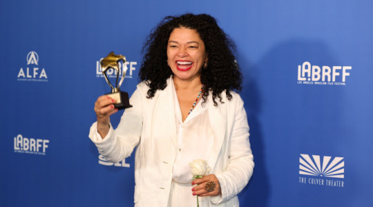 Cineasta Eva Pereira é premiada em Los Angeles pelo filme O Barulho da Noite.