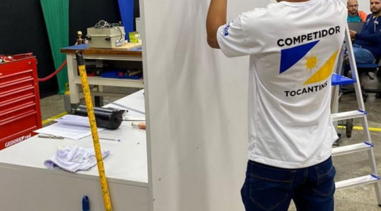Aluno do SENAI Tocantins demonstra habilidade técnica durante prova prática da etapa estadual da WorldSkills, competição que revela os melhores talentos da educação profissional no Estado.