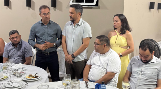 Max Fleury recebe vereadores e o prefeito Wagner Rodrigues em jantar para fortalecer diálogo entre os poderes