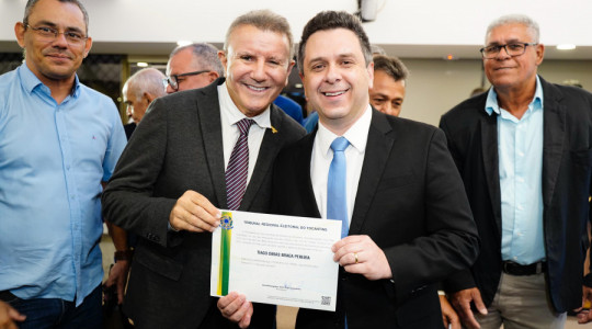 Deputado federal Tiago Dimas sendo diplomado 