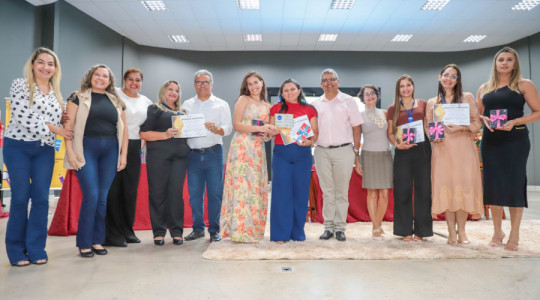 Durante o evento foram entregues troféus, medalhas e certificados para as escolas e profissionais premiados, além de celulares e smartwatches, doados por meio de uma parceria com a Receita Federal.