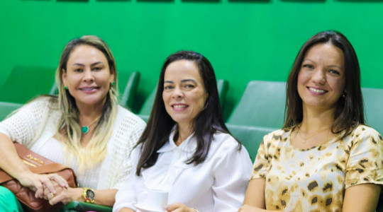  Araguaína realizou uma sessão em que foram votados projetos, moções e recebidas representantes da área da saúde.