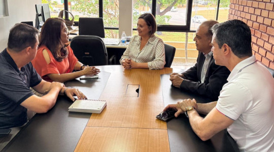  Secretária da Setas/Tocantins, Ana Carina Souto, e secretário-executivo, Washington Luiz Vasconcelos, recebem a secretária da Seteq/Alagoas, Cláudia Balbino, em encontro institucional