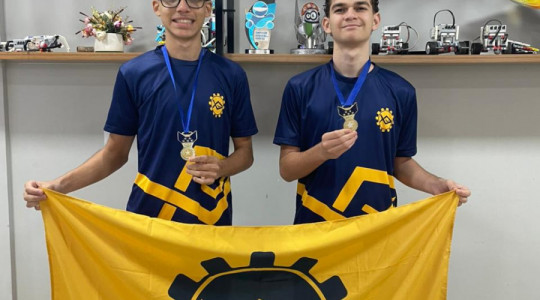 Alunos da Escola SESI Gustavo Melo Couto e Ricardo da Silva Luz , classificados para o  Regional das Américas da RoboCup Júnior