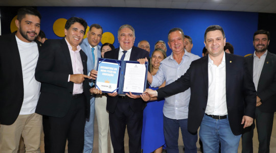  Em ato histórico, governador Laurez Moreira sanciona novo PCCR da Educação e garante valorização da categoria após 10 anos de espera;