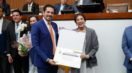 Angela Issa Haonat, do Tribunal de Justiça do Tocantins (TJTO), recebeu, nesta quinta-feira (27/11), o Título de Cidadã Tocantinense