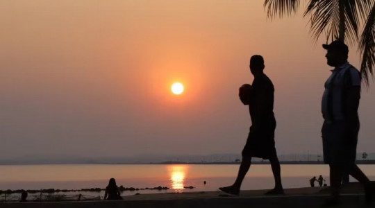 Por do sol na Praia da Graciosa, em Palmas