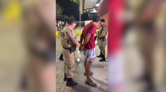 Foragido da Justiça se entrega à PM após relatar ameaças de facção em Araguaína.