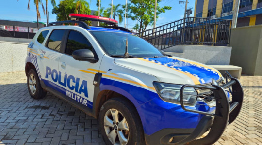 Mulher de 25 anos foi presa em flagrante pela Polícia Militar após aplicar golpes com comprovantes falsos de Pix em Araguaína