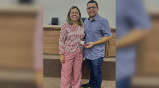 Prefeita Fátima Coelho e o vice-prefeito Gleidson Bueno conduzem reunião de planejamento, reforçando a integração administrativa e o compromisso com resultados para Guaraí.