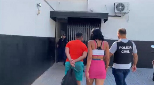 Mulheres foram presas em flagrante durante ação da 2ª Denarc, no Setor Carajás, em Araguaína, suspeitas de envolvimento com o tráfico de drogas.