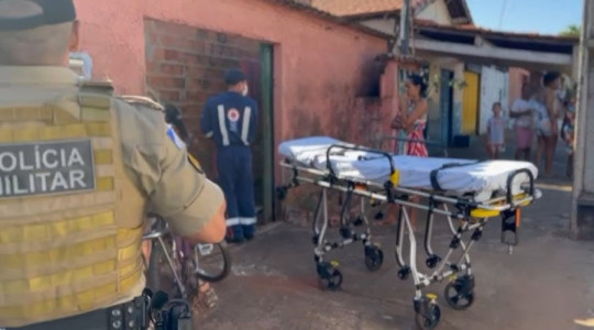 Crime ocorreu enquanto a vítima se alimentava, segundo investigação.