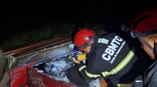 Ainda não se sabe o que teria causado o capotamento. 