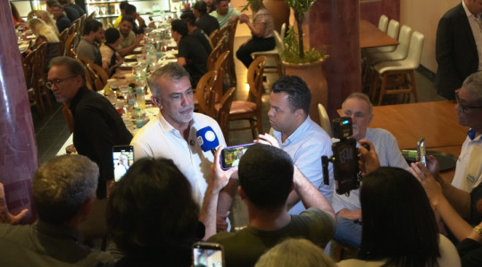 Amélio Cayres durante encontro com profissionais da imprensa em Palmas, nesta segunda-feira (2) (Foto: Divulgação/Assessoria)