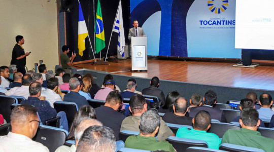 Presidente da Ameto, Carlos Eduardo Moraes, durante o lançamento do Curso Técnico em Mineração, realizado no auditório do Palácio Araguaia Governador José Wilson Siqueira Campos, em Palmas.