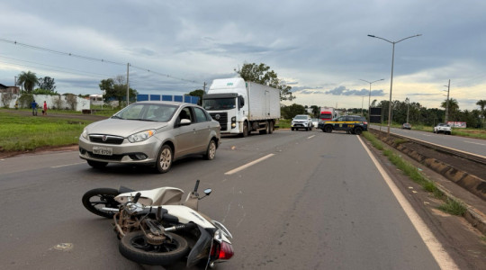 Local do acidente no perímetro urbano de Araguaína, onde motociclista ficou gravemente ferido após colisão com carro de passeio