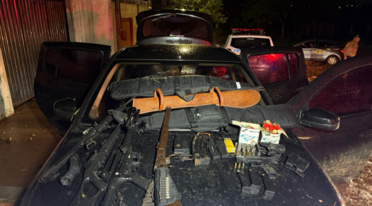 Polícia Militar apreendeu armas de fogo e recuperou carro furtado durante patrulhamento em Araguaína